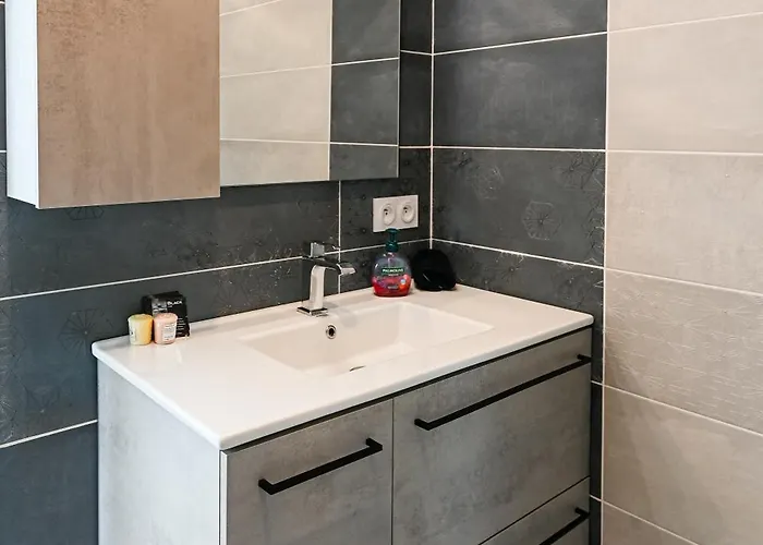 Nolemma Partagee - Honfleur By Lesgitesnolemma *